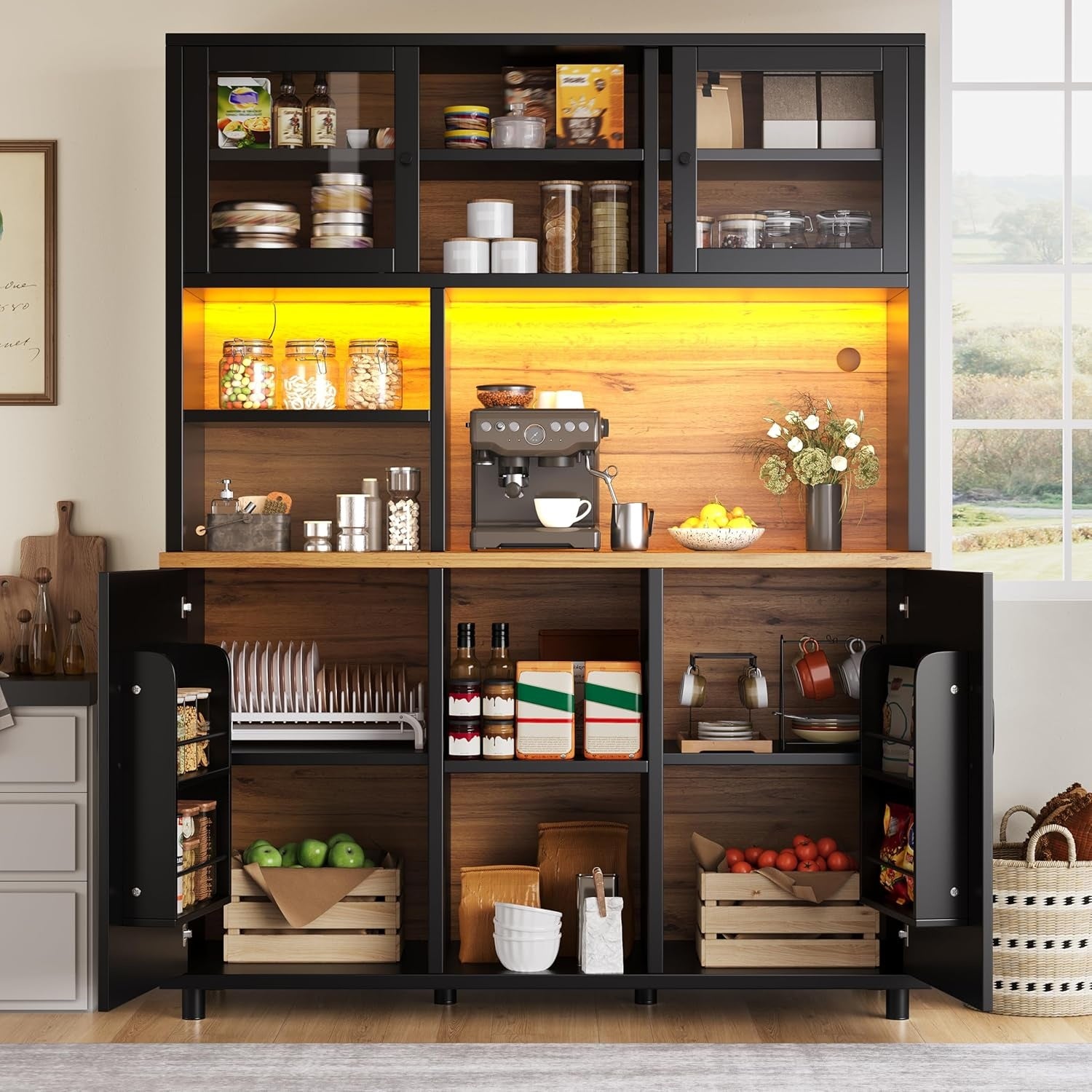Armoire de cuisine grand format avec plan de travail, porte vitrée coulissante et étagères réglables