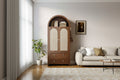 Armoire haute en rotin avec silhouette arquée, deux tiroirs et portes en osier tressé pour chambre ou salon