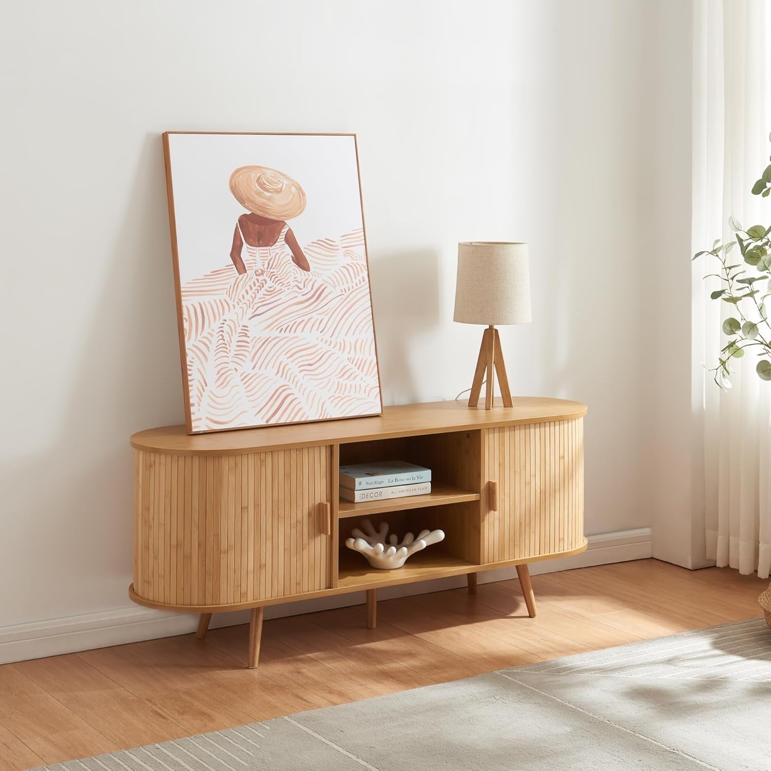 Buffet de cuisine industriel avec trois portes, plan de travail et compartiment ouvert, finition brun rustique